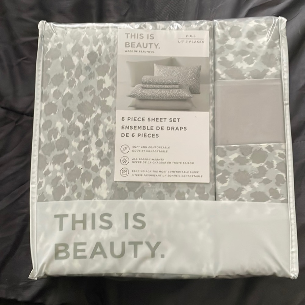 This is beauty gray full size bed sheet set